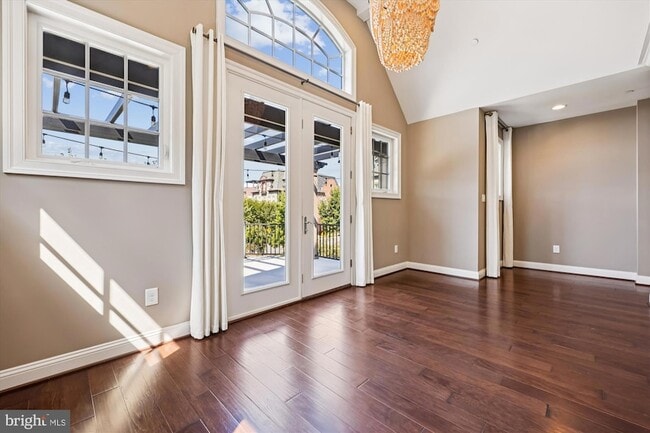 Building Photo - 448 Salk Cir