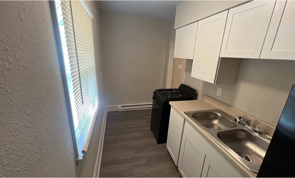 Building Photo - 1222 E Thompson Rd