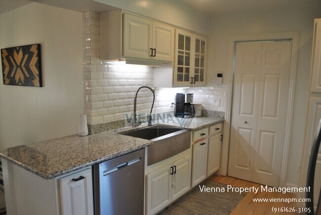 Building Photo - 2913 Kerria Way