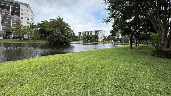 Building Photo - 2236 N Cypress Bend Dr