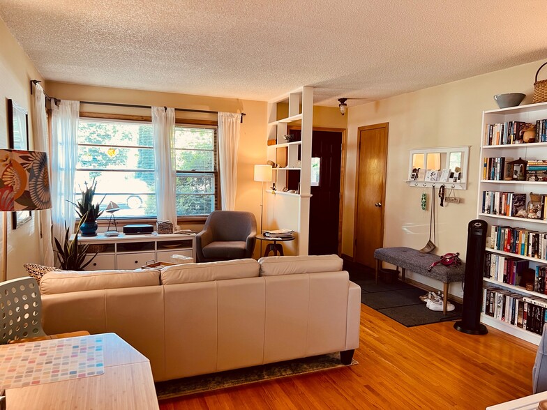 Building Photo - 4328 York Ave S