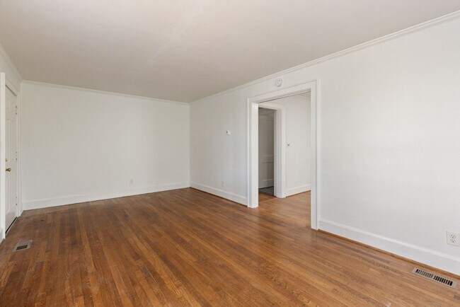 Building Photo - 317 35th St