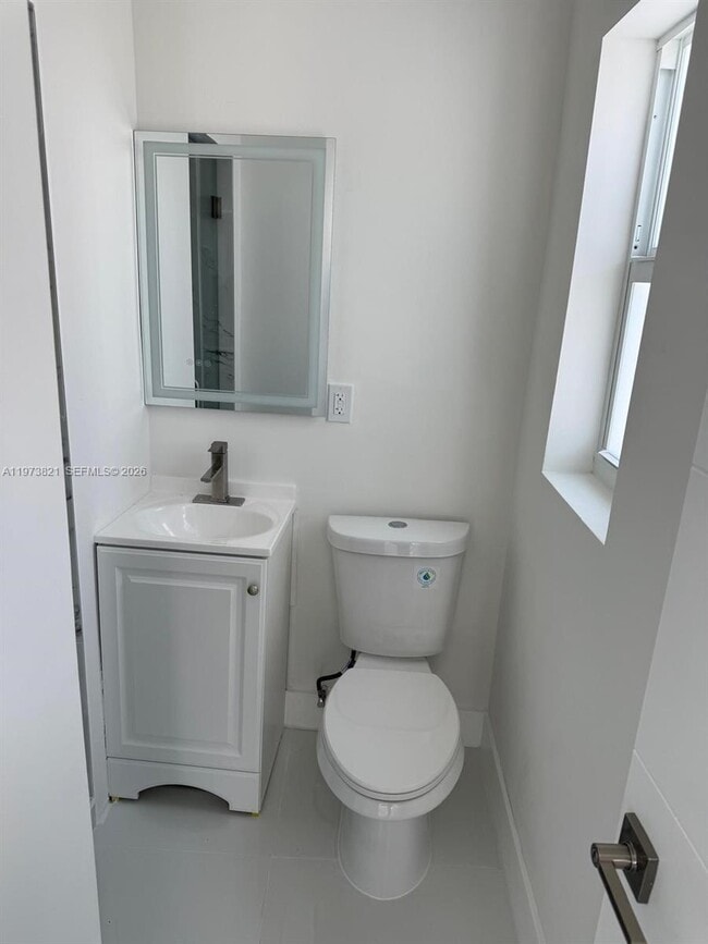 Building Photo - 1943 71st St