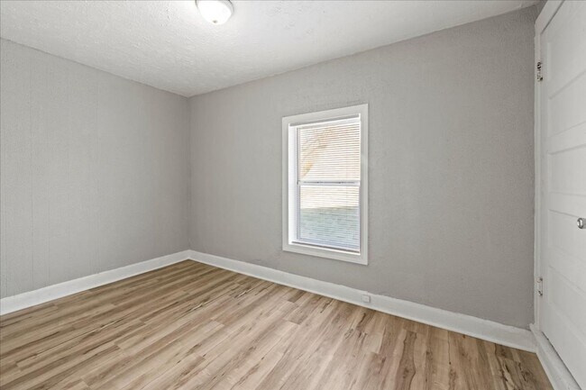 Building Photo - 1132 N Rural St