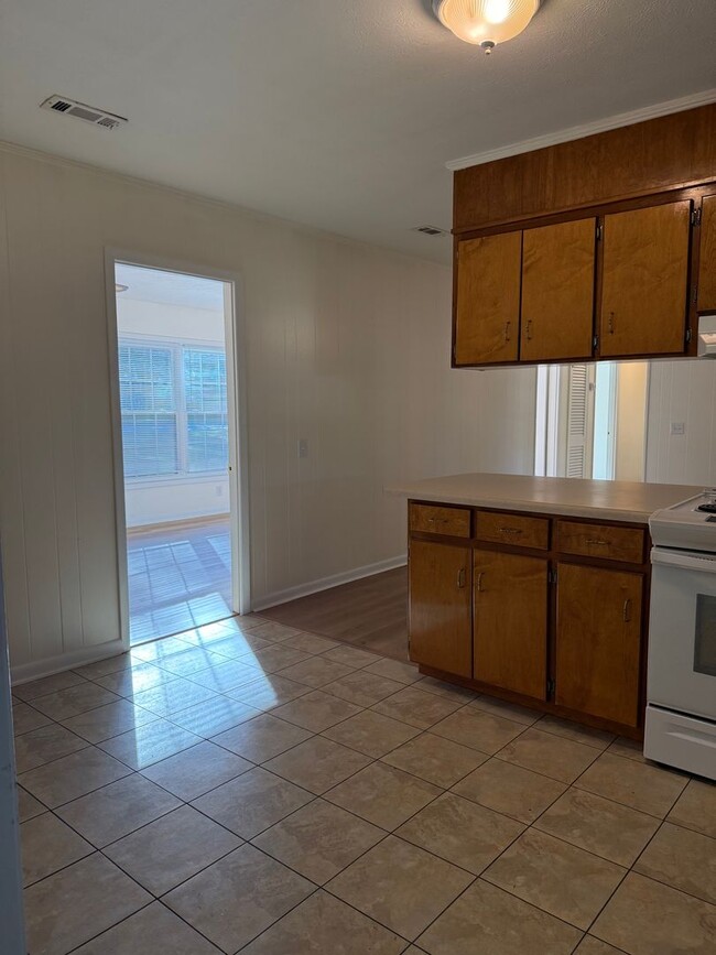 Building Photo - Available NOW-  103 Meadowlark-1/2 Off the first month rent with a 12-month lease