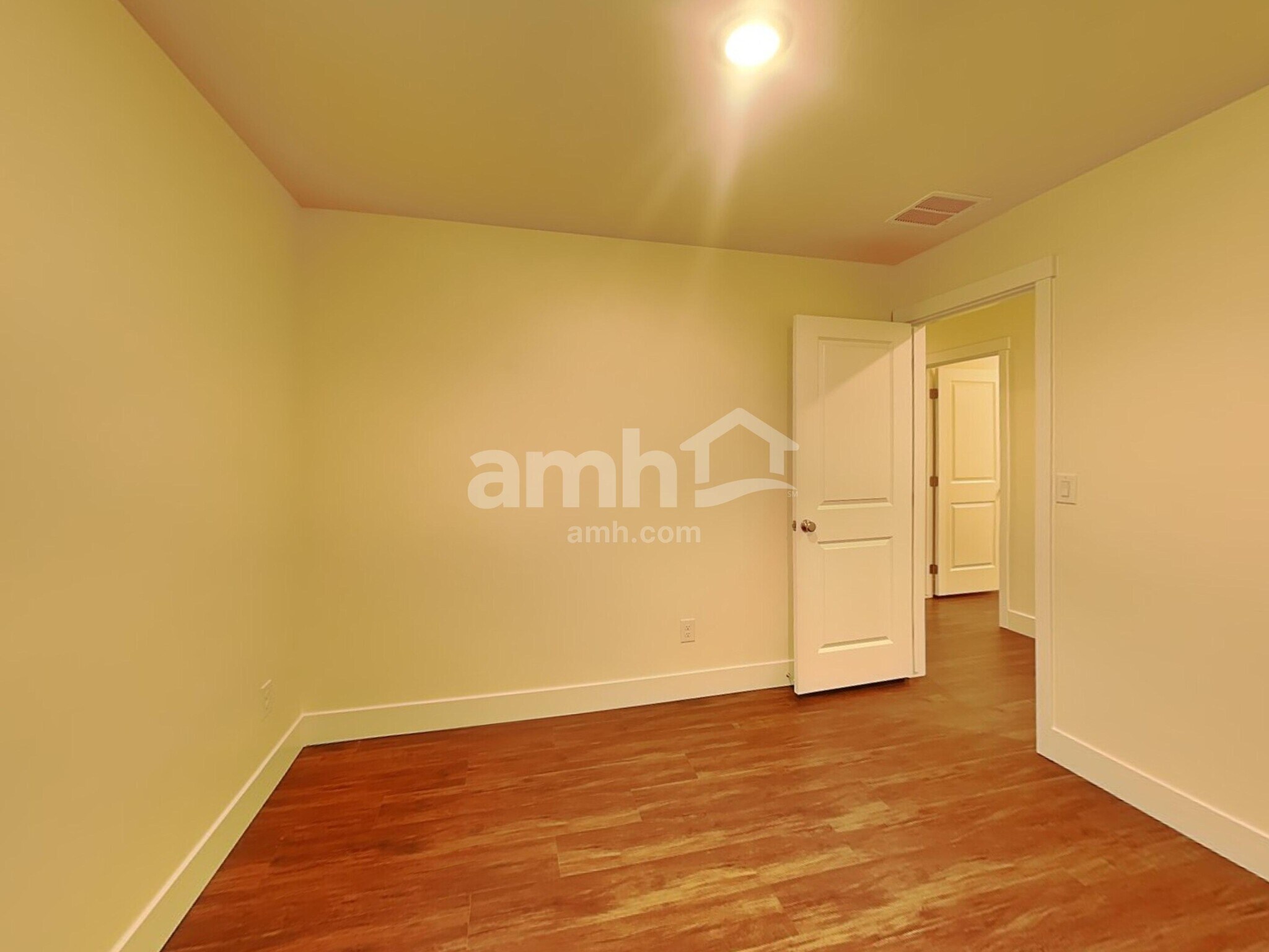 Building Photo - 1559 N Garnet Creek Ave