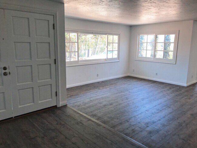 Building Photo - Rare Find! Completely Remodeled 3+ Bedroom, 2.5 Bath Home