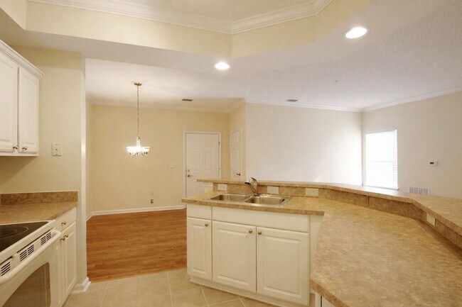 Building Photo - B13**