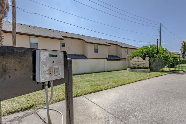 Building Photo - 1000 Ranchway Dr