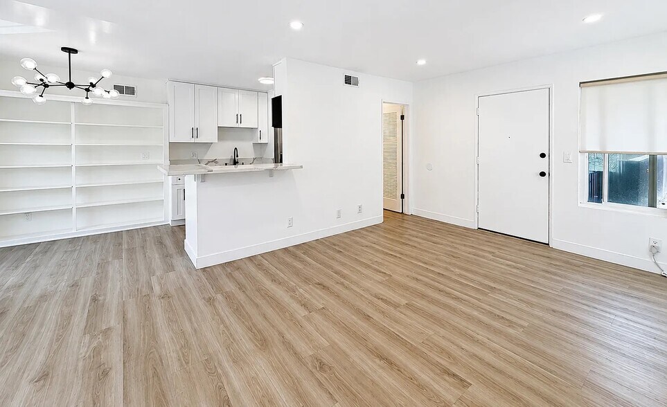 Building Photo - 1326 Wellesley Ave