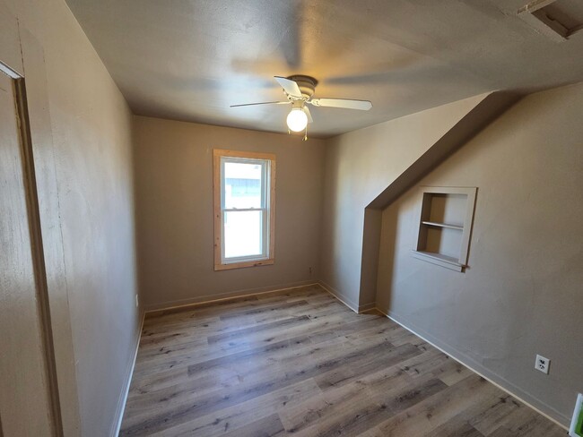 Building Photo - Freshly Updated 4 Bedroom 1 Bath Single Family Home in Marinette