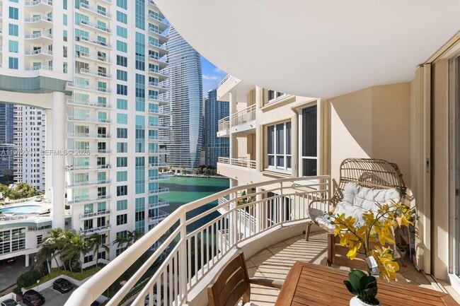 Building Photo - 888 Brickell Key Dr