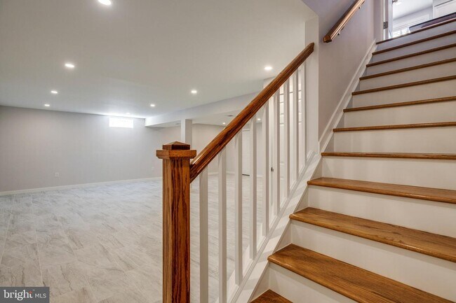 Building Photo - 9003 Fox Lair Dr