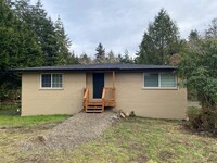 Building Photo - County Setting in Long Beach, WA Completel...