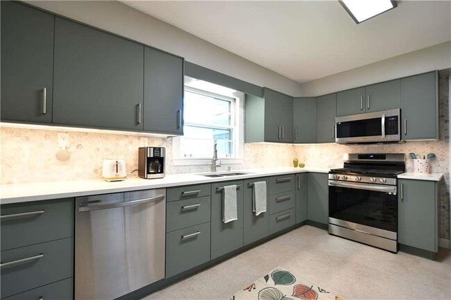 Building Photo - 2877 Cartwright Dr