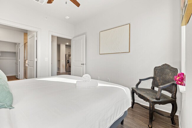 Building Photo - 5820 1/2 Cameron Road-SI FL4-ID1303394P