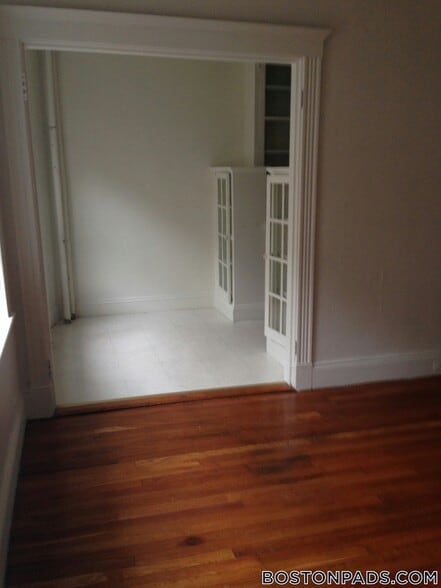 Building Photo - 231 Park Dr