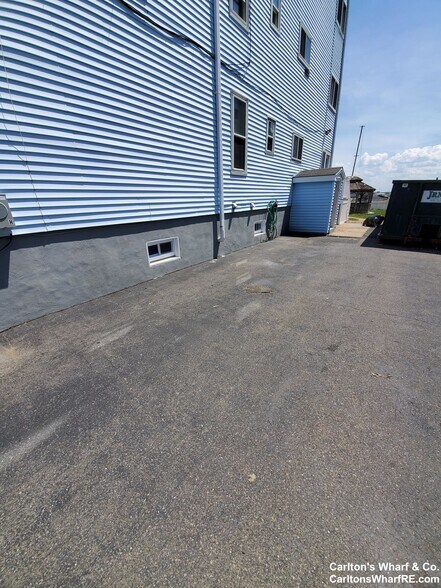 Building Photo - 113 Coleridge St
