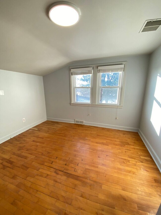 Building Photo - 2409 Omro Rd