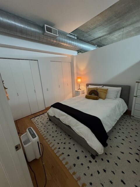 Building Photo - 900 N Kingsbury St