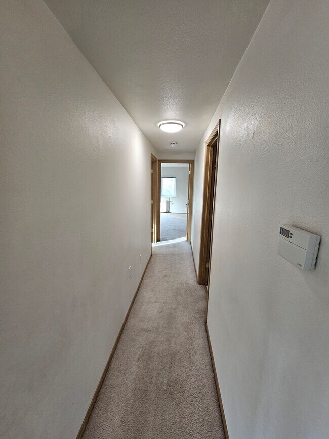 Building Photo - 1050 Deere St