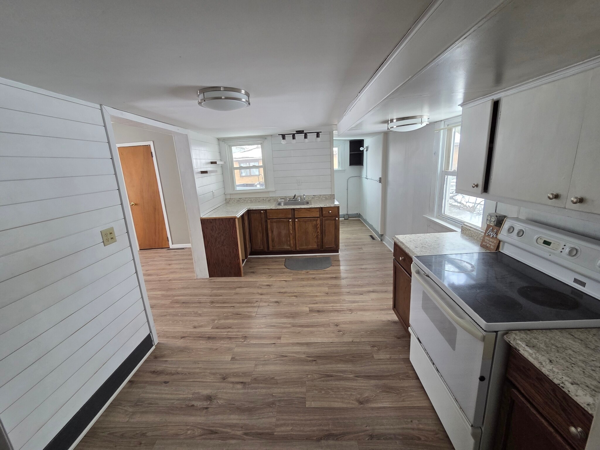 Kitchen - 418 W Lima St