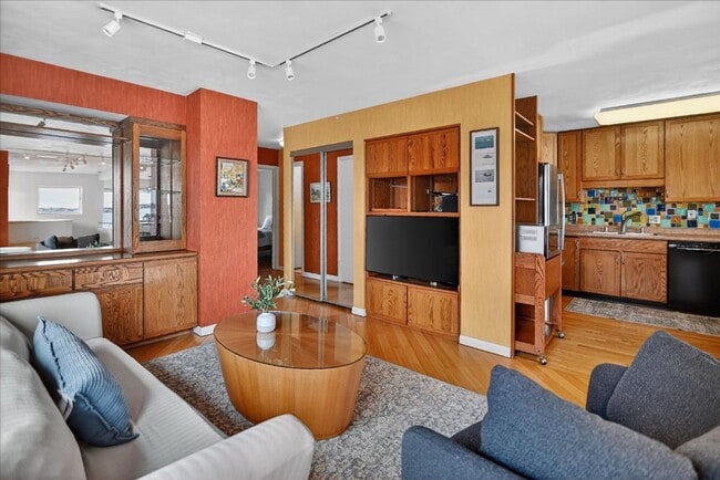 Building Photo - Urban Oasis on the Lake- Condo in Downtown Madison