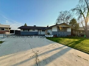 Building Photo - Beautiful 3 Bed/2 Bath NE Bakersfield Home w/ Pool, Solar & $0 Deposit Option