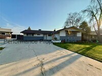 Building Photo - Beautiful 3 Bed/2 Bath NE Bakersfield Home w/ Pool, Solar & $0 Deposit Option