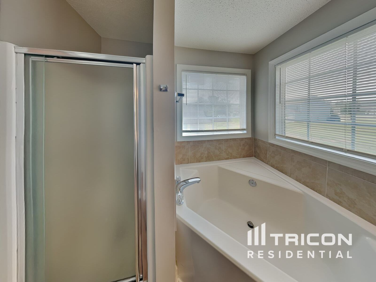 Building Photo - 2829 Rosemeade Dr