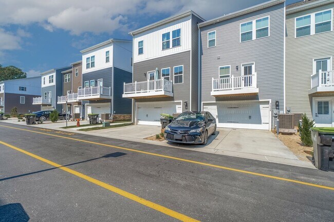 Building Photo - 2694A Azalea Garden Road