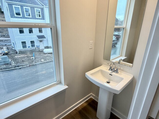 Building Photo - 531 Cooper St