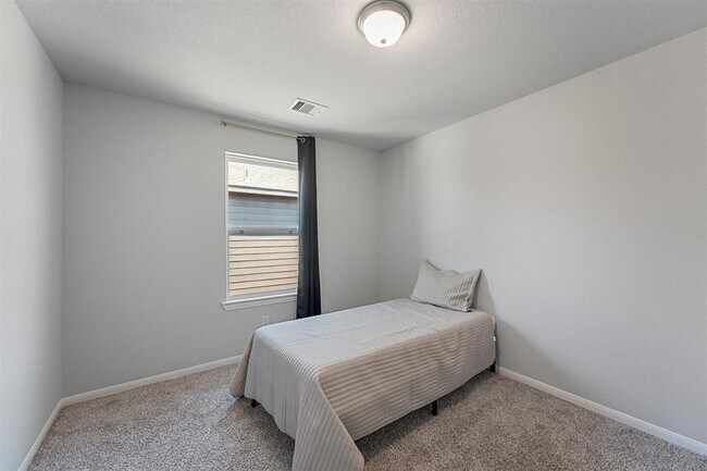 Building Photo - 10511 Kings River Dr