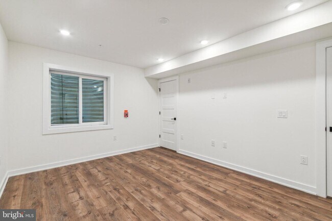 Building Photo - 6211 Woodbine Ave