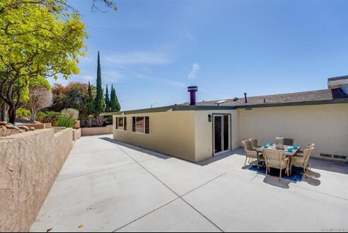 Building Photo - 856 La Tierra Dr