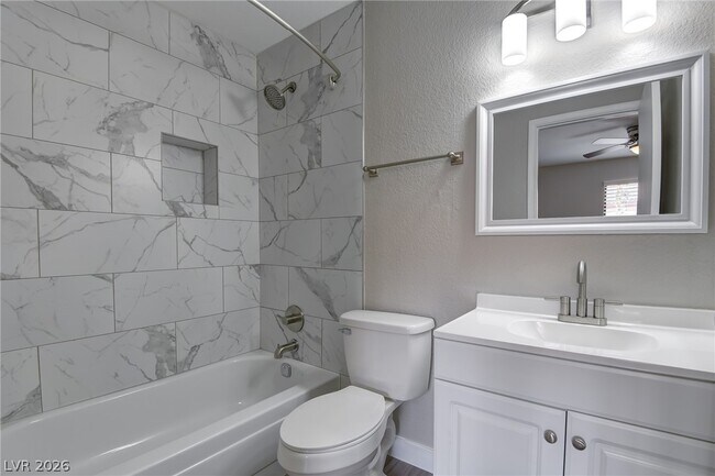 Building Photo - 853 Rock Springs Dr