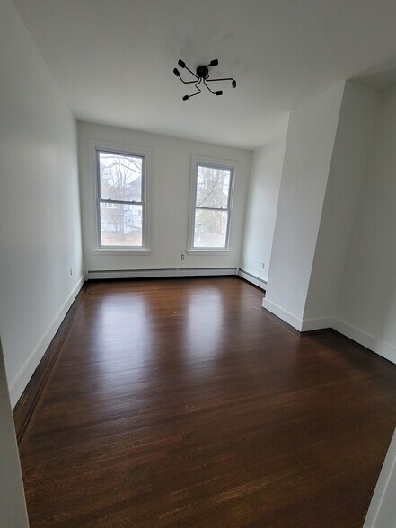 Building Photo - 682 Whitney Ave