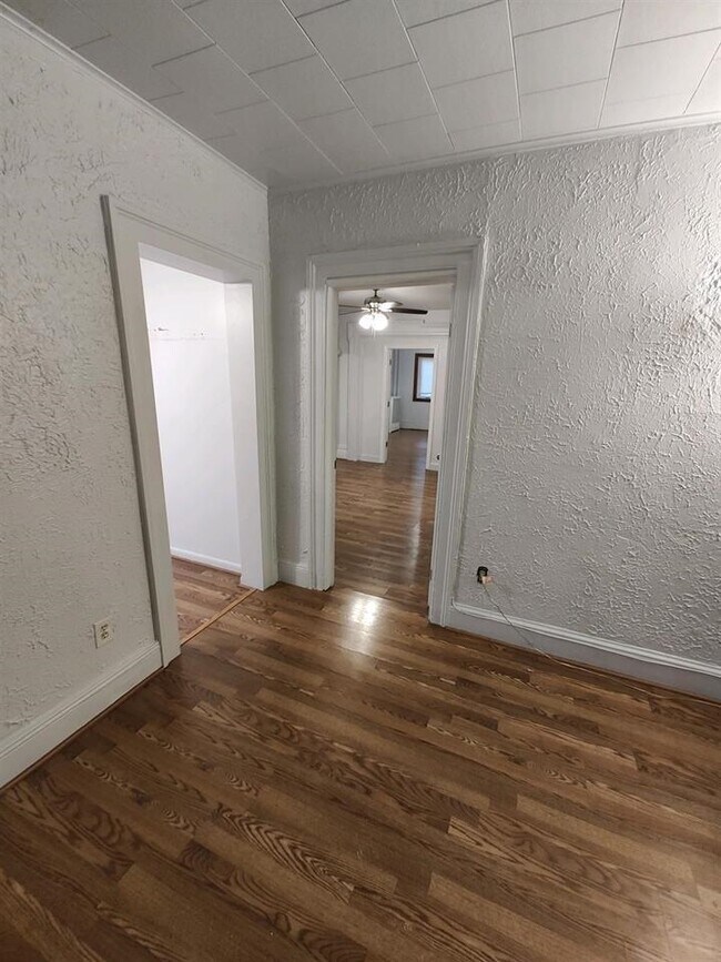 Building Photo - 56 Waverly St