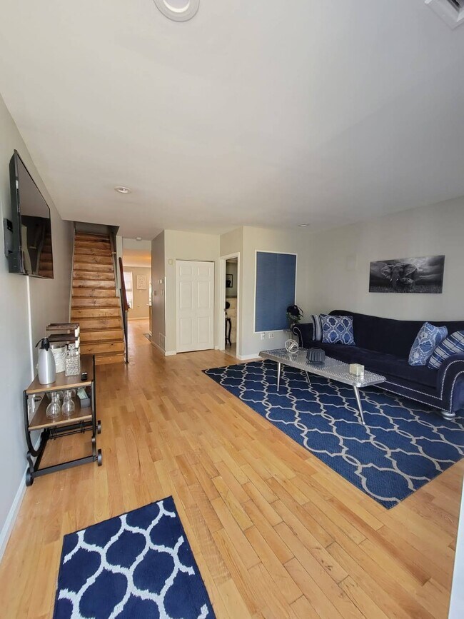 LIVING ROOM - 1834 Brandywine St