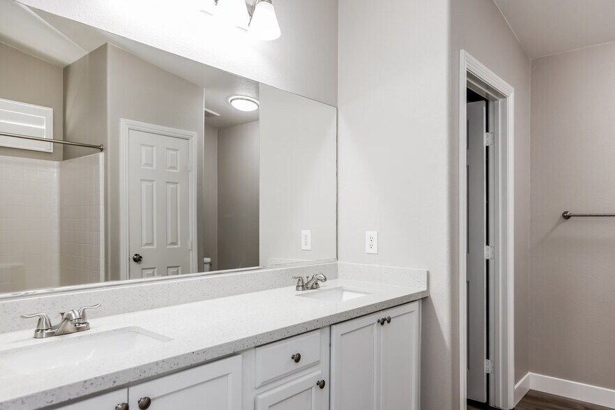 Building Photo - 5085 Wild Creek Falls Way