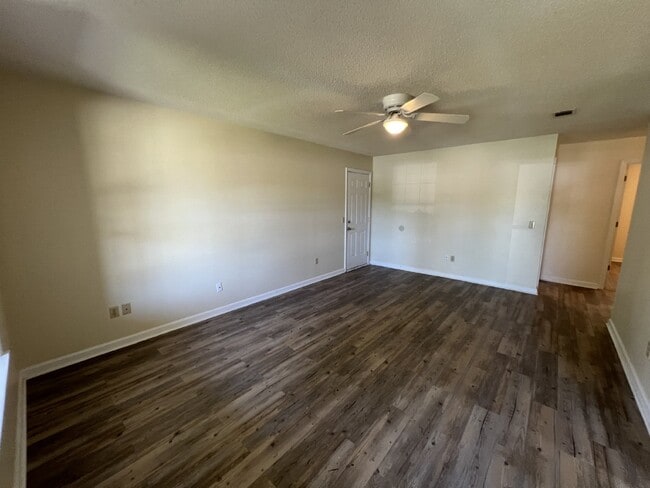 Building Photo - House for Rent