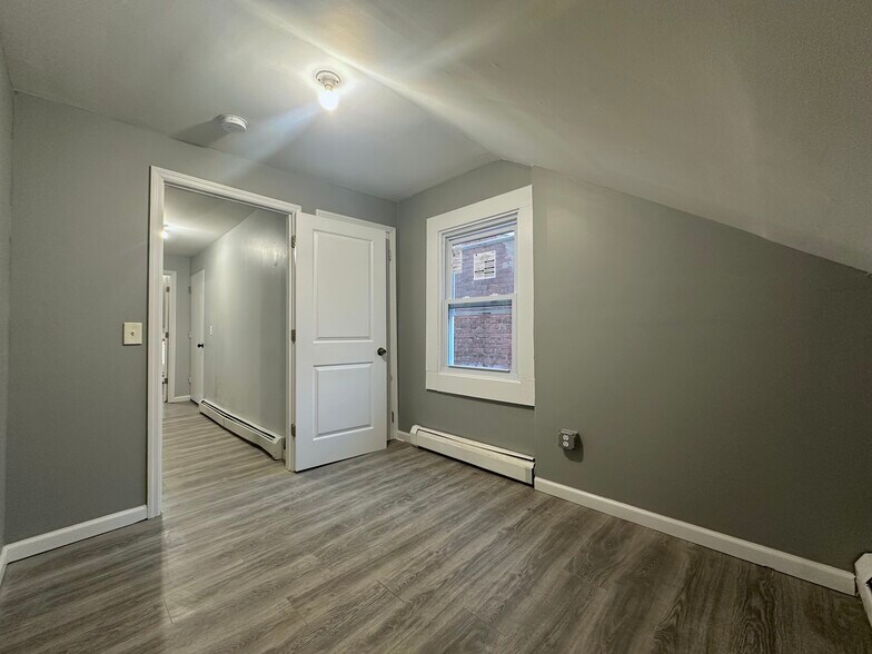 Building Photo - 163 Chambers St