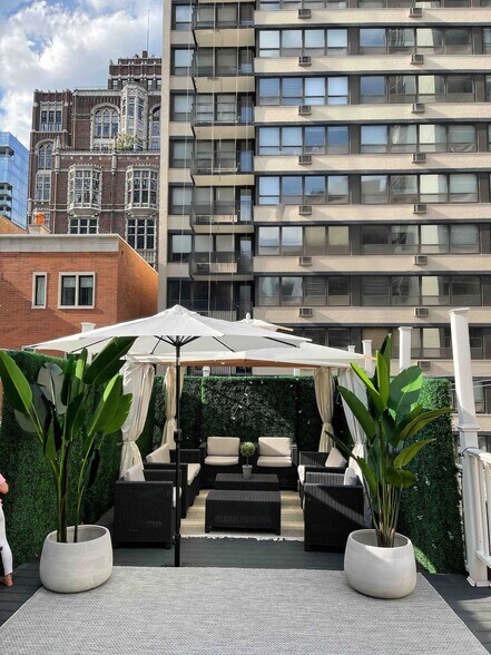 Building Photo - 32 E Bellevue Plz