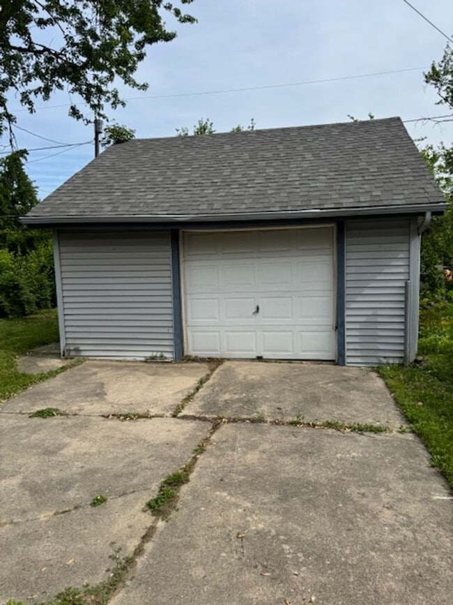 Building Photo - 3515 Felician St