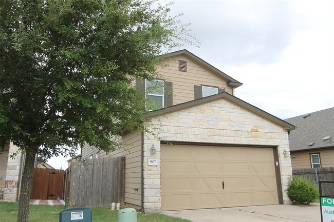 Building Photo - 907 Solitude Dr