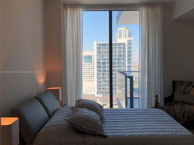 Building Photo - 68 SE 6th St