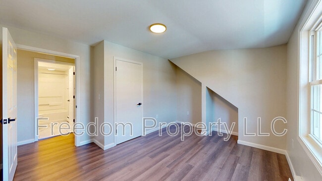 Building Photo - 12 Liberty St