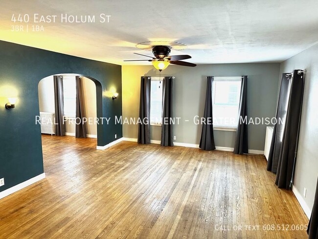 Building Photo - Gorgeous Deforest house for rent with many...