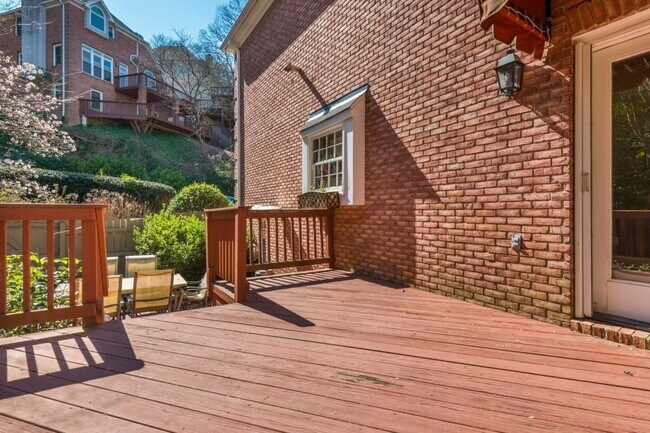Building Photo - 1231 Wildcliff Cir