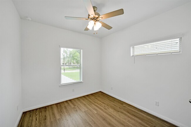 Building Photo - 13315 Campos Dr